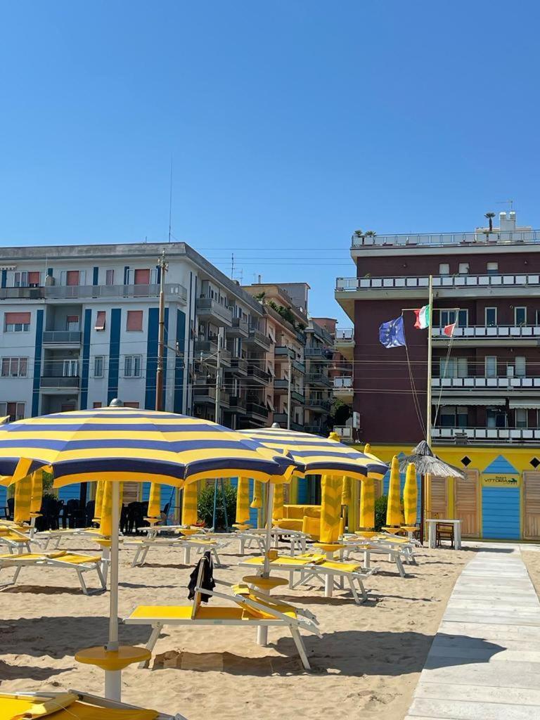 Appartamento Fronte Mare Falconara Marittima Exterior foto