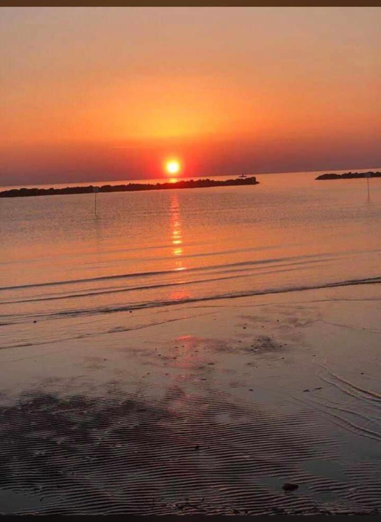 Appartamento Fronte Mare Falconara Marittima Exterior foto
